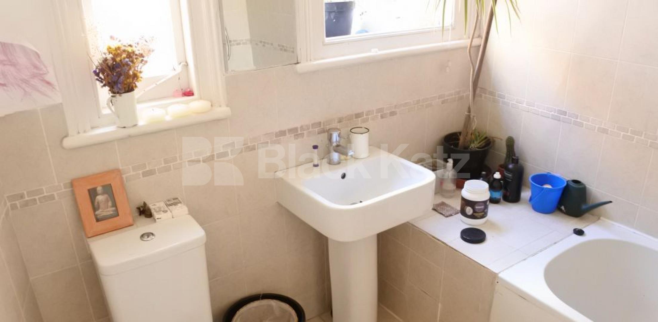 			NEW INSTRUCTION!, 2 Bedroom, 1 bath, 1 reception Flat			 Harvey Road, CROUCH END