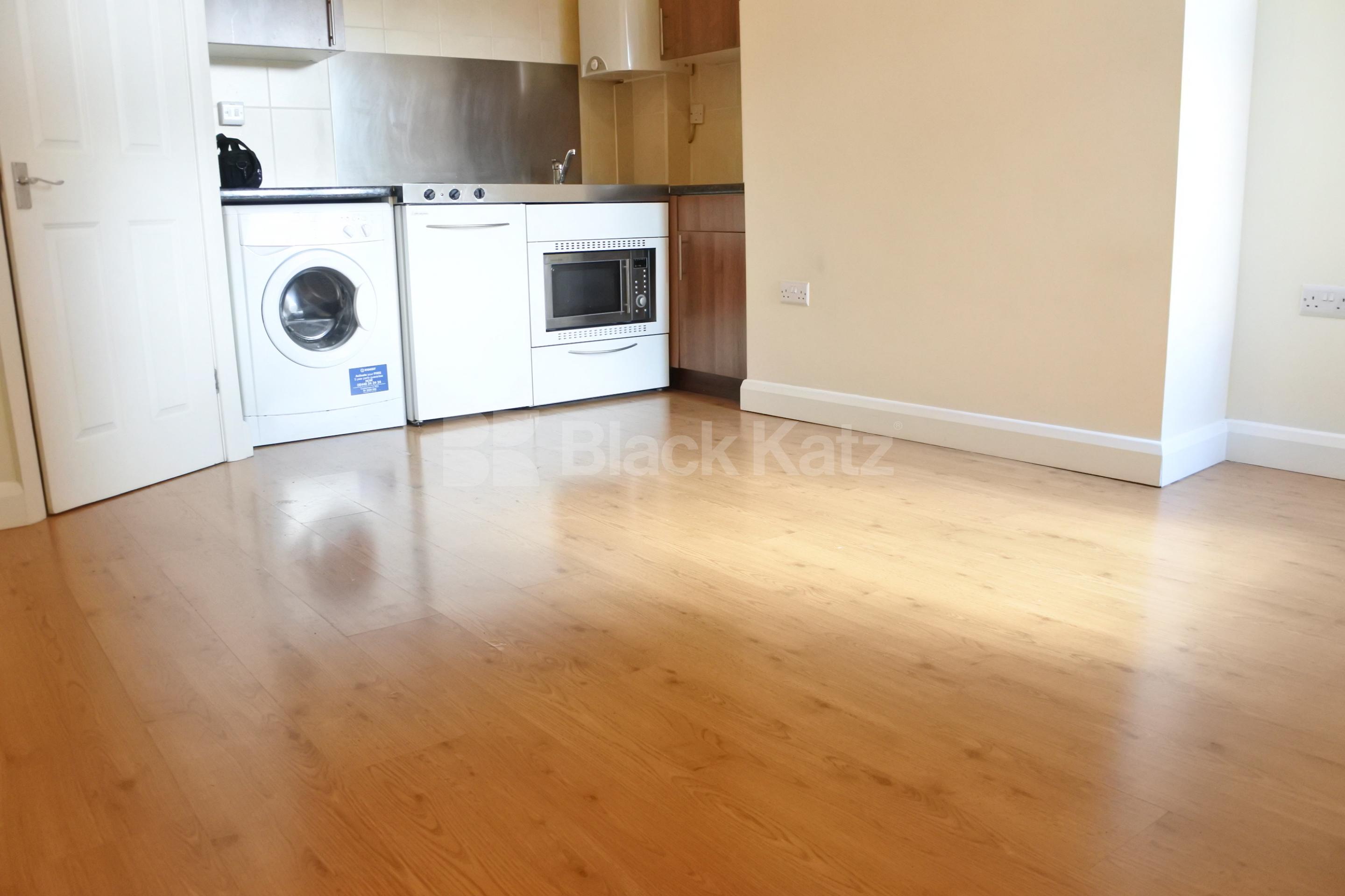 			Studio Apartment, 1 bath, 1 reception Flat			 Hornsey High street, Hornsey N8
