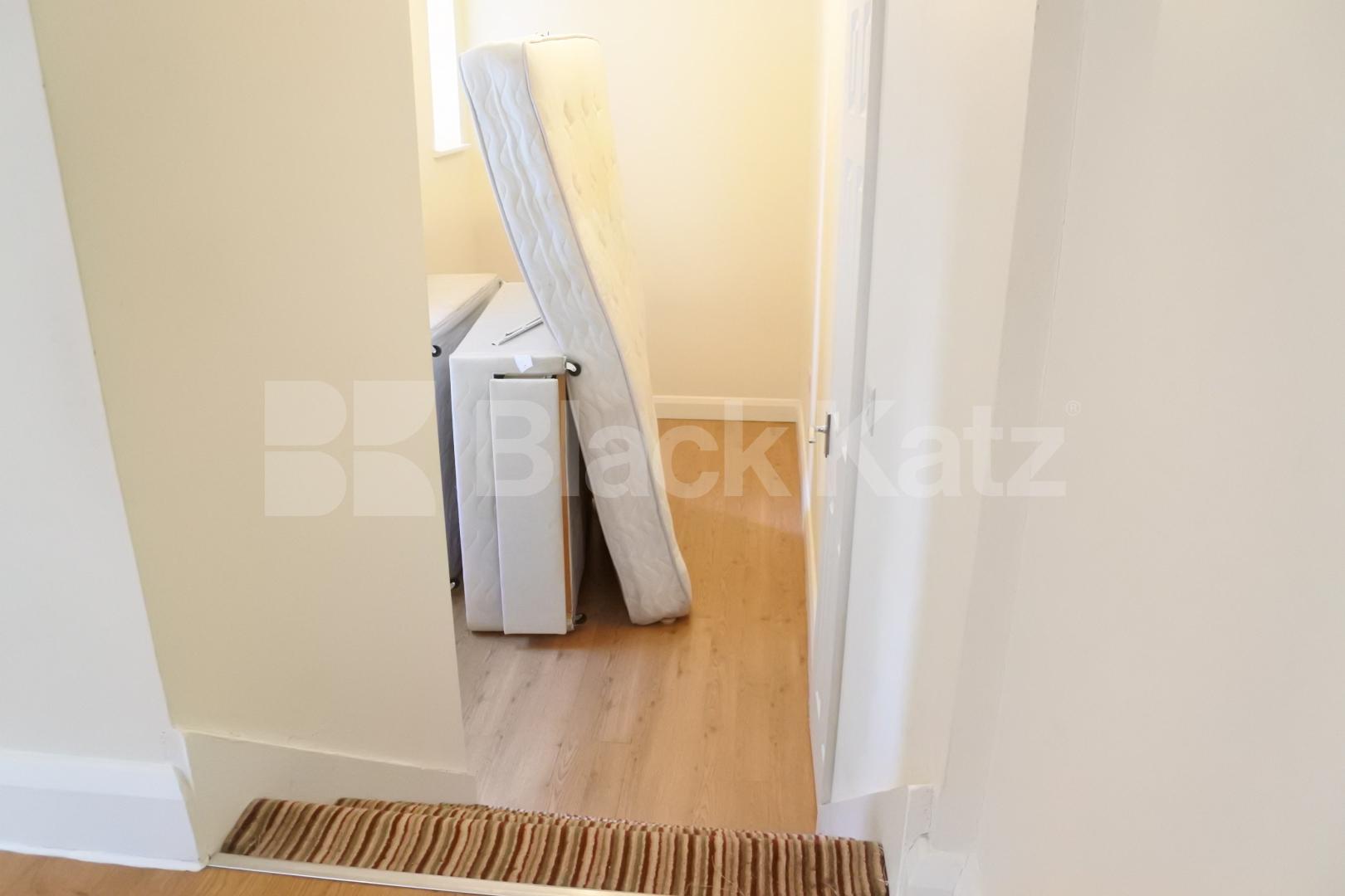			Studio Apartment, 1 bath, 1 reception Flat			 Hornsey High street, Hornsey