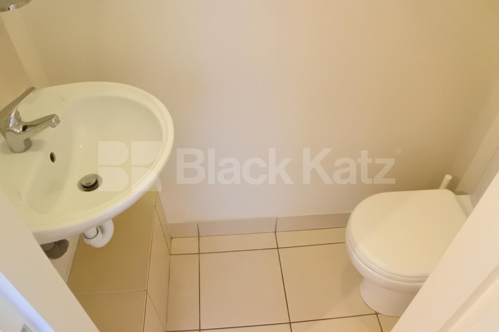 			Studio Apartment, 1 bath, 1 reception Flat			 Hornsey High street, Hornsey