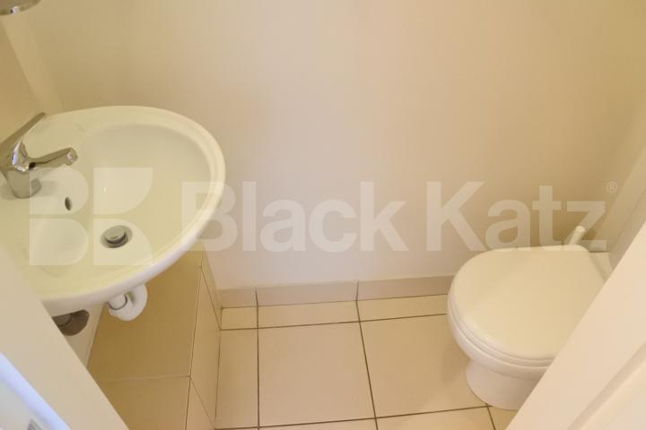 			Studio Apartment, 1 bath, 1 reception Flat			 Hornsey High street, Hornsey