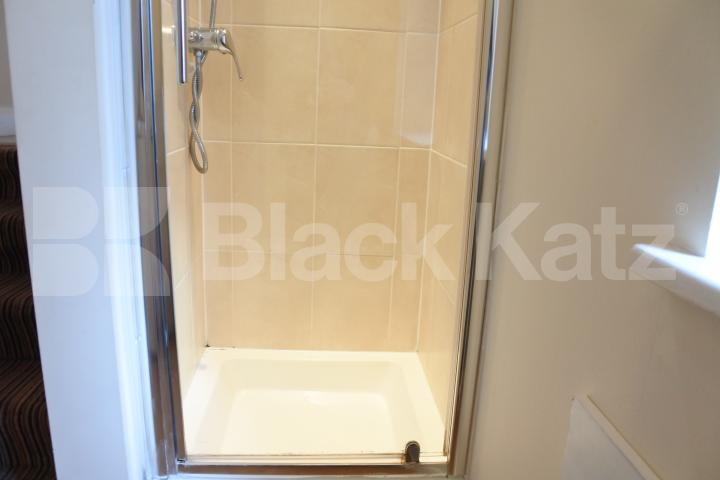 			Studio Apartment, 1 bath, 1 reception Flat			 Hornsey High street, Hornsey