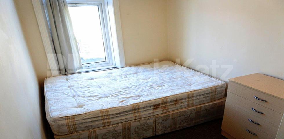 			NEW INSTRUCTION!, 2 Bedroom, 1 bath, 1 reception Flat			 Topsfield Parade, Crouch End