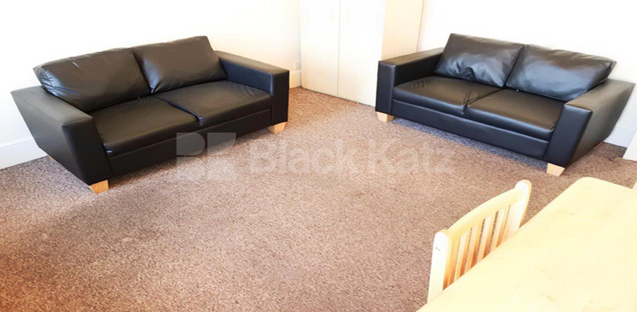 			NEW INSTRUCTION!, 2 Bedroom, 1 bath, 1 reception Flat			 Topsfield Parade, Crouch End