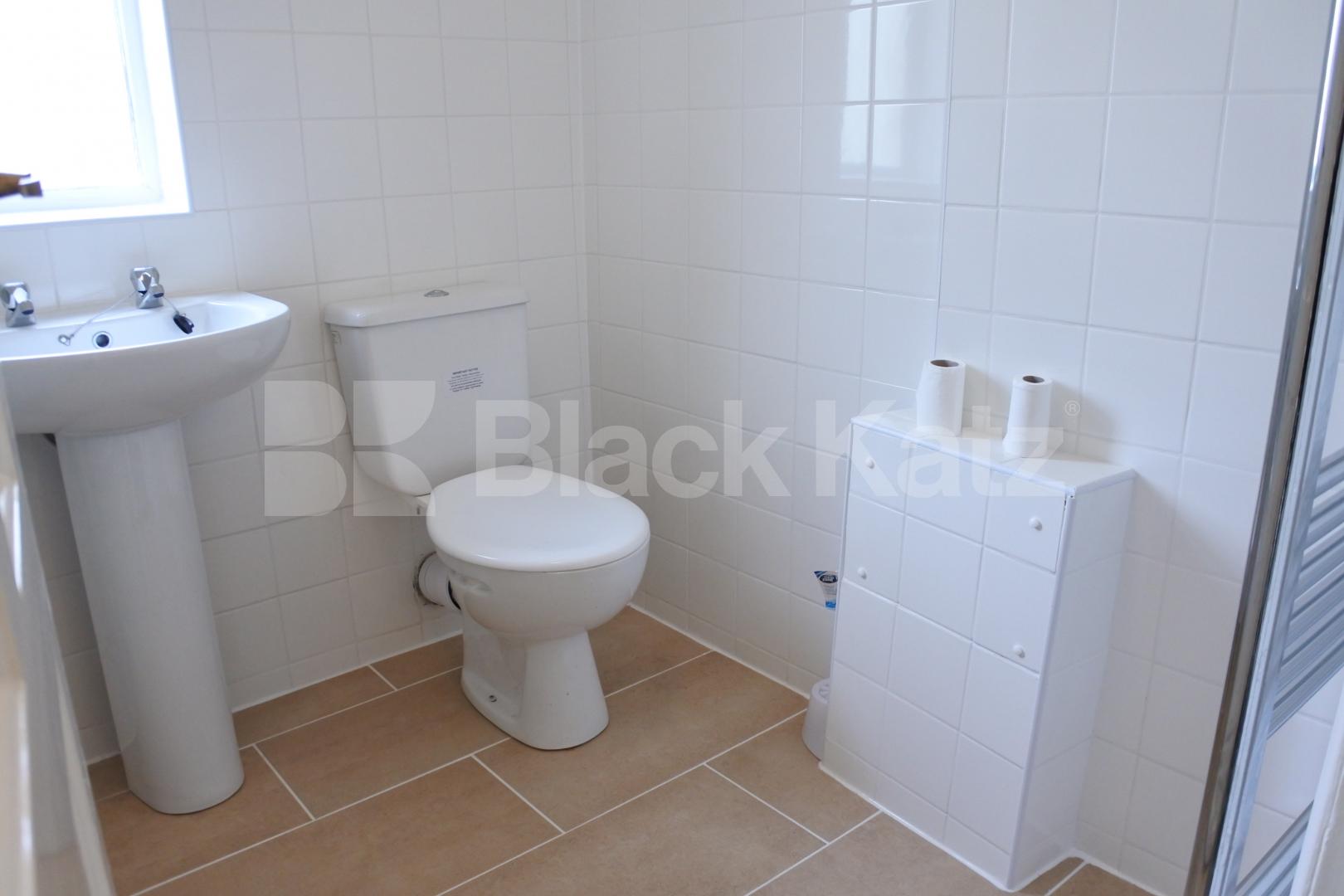 			Large Two Bed Property !, 2 Bedroom, 1 bath, 1 reception Flat			 Wightman Road, Haringey Ladder