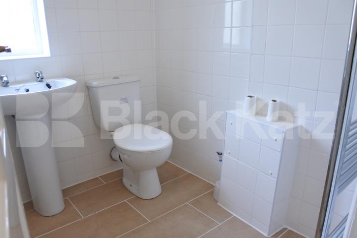 			Large Two Bed Property !, 2 Bedroom, 1 bath, 1 reception Flat			 Wightman Road, Haringey Ladder