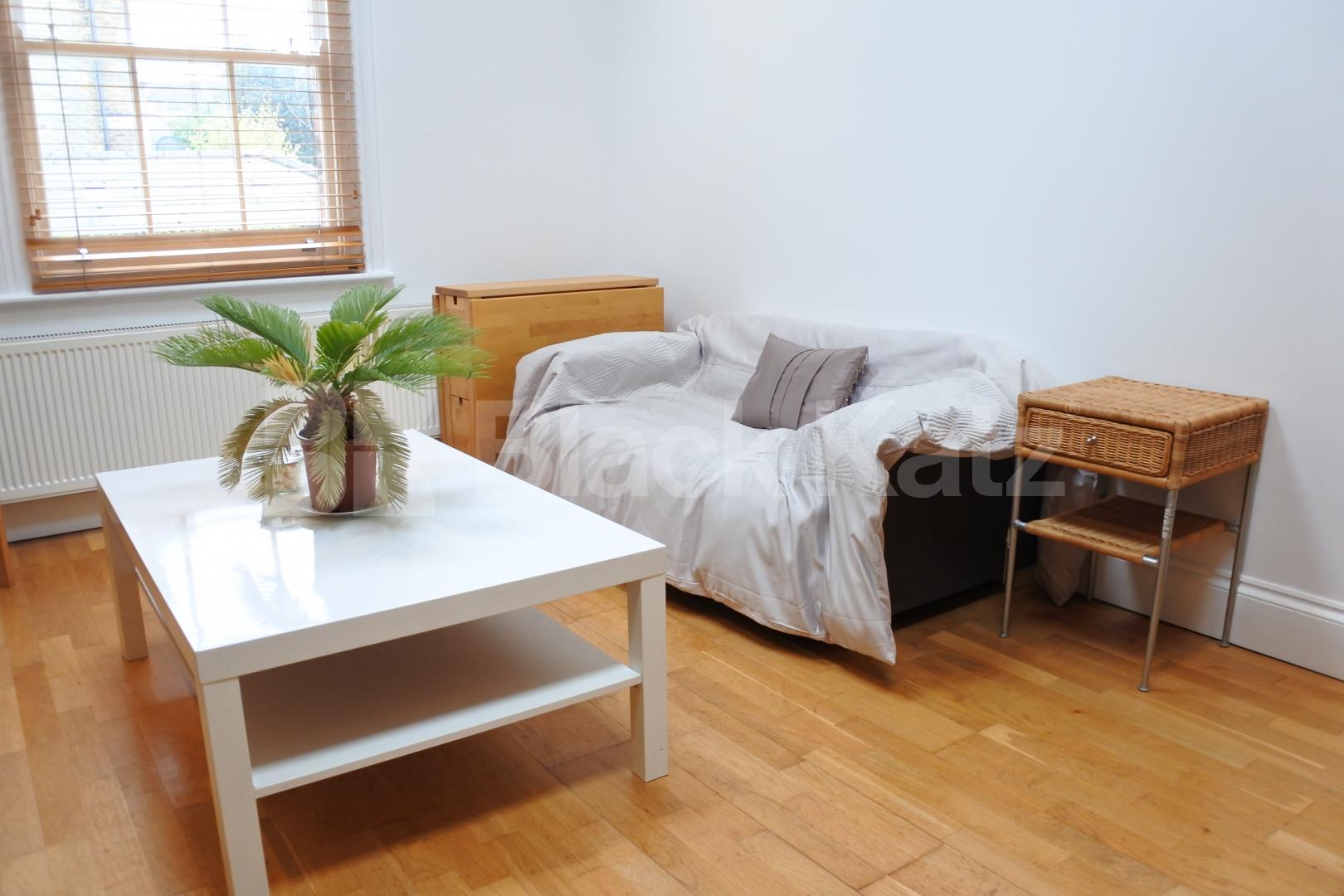 			INCLUSIVE OF ALL BILLS EXCEPT ELECTRIC!, Studio Apartment, 1 bath, 1 reception Apartment			 Hillfield Avenue, CROUCH END