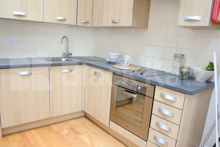 			INCLUSIVE OF ALL BILLS EXCEPT ELECTRIC!, Studio Apartment, 1 bath, 1 reception Apartment			 Hillfield Avenue, CROUCH END