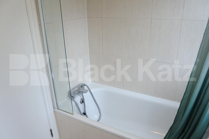 			INCLUSIVE OF ALL BILLS EXCEPT ELECTRIC!, Studio Apartment, 1 bath, 1 reception Apartment			 Hillfield Avenue, CROUCH END