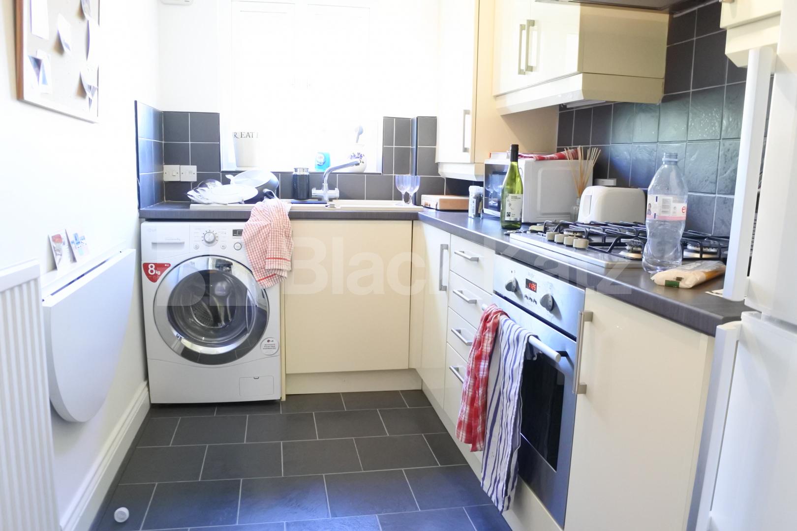 			Fantastic One Bed With OSP !, 1 Bedroom, 1 bath, 1 reception Apartment			 Mayfield Road, Crouch End