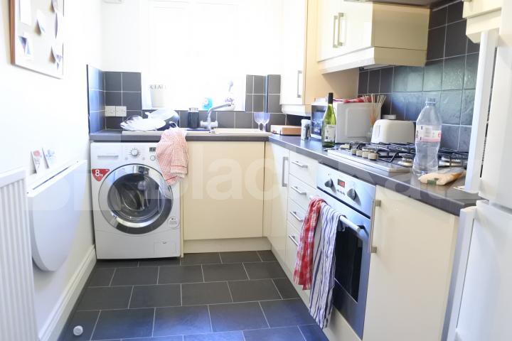 			Fantastic One Bed With OSP !, 1 Bedroom, 1 bath, 1 reception Apartment			 Mayfield Road, Crouch End