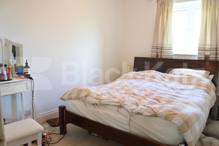 			Fantastic One Bed With OSP !, 1 Bedroom, 1 bath, 1 reception Apartment			 Mayfield Road, Crouch End