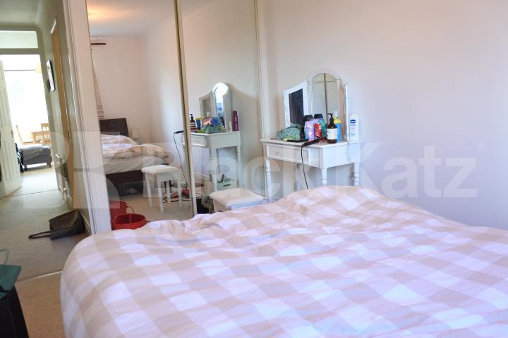 			Fantastic One Bed With OSP !, 1 Bedroom, 1 bath, 1 reception Apartment			 Mayfield Road, Crouch End