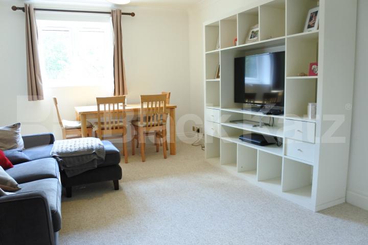			Fantastic One Bed With OSP !, 1 Bedroom, 1 bath, 1 reception Apartment			 Mayfield Road, Crouch End