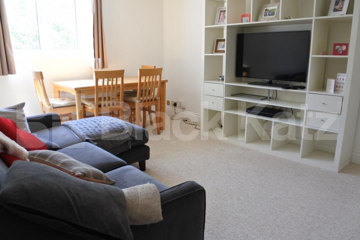 			Fantastic One Bed With OSP !, 1 Bedroom, 1 bath, 1 reception Apartment			 Mayfield Road, Crouch End