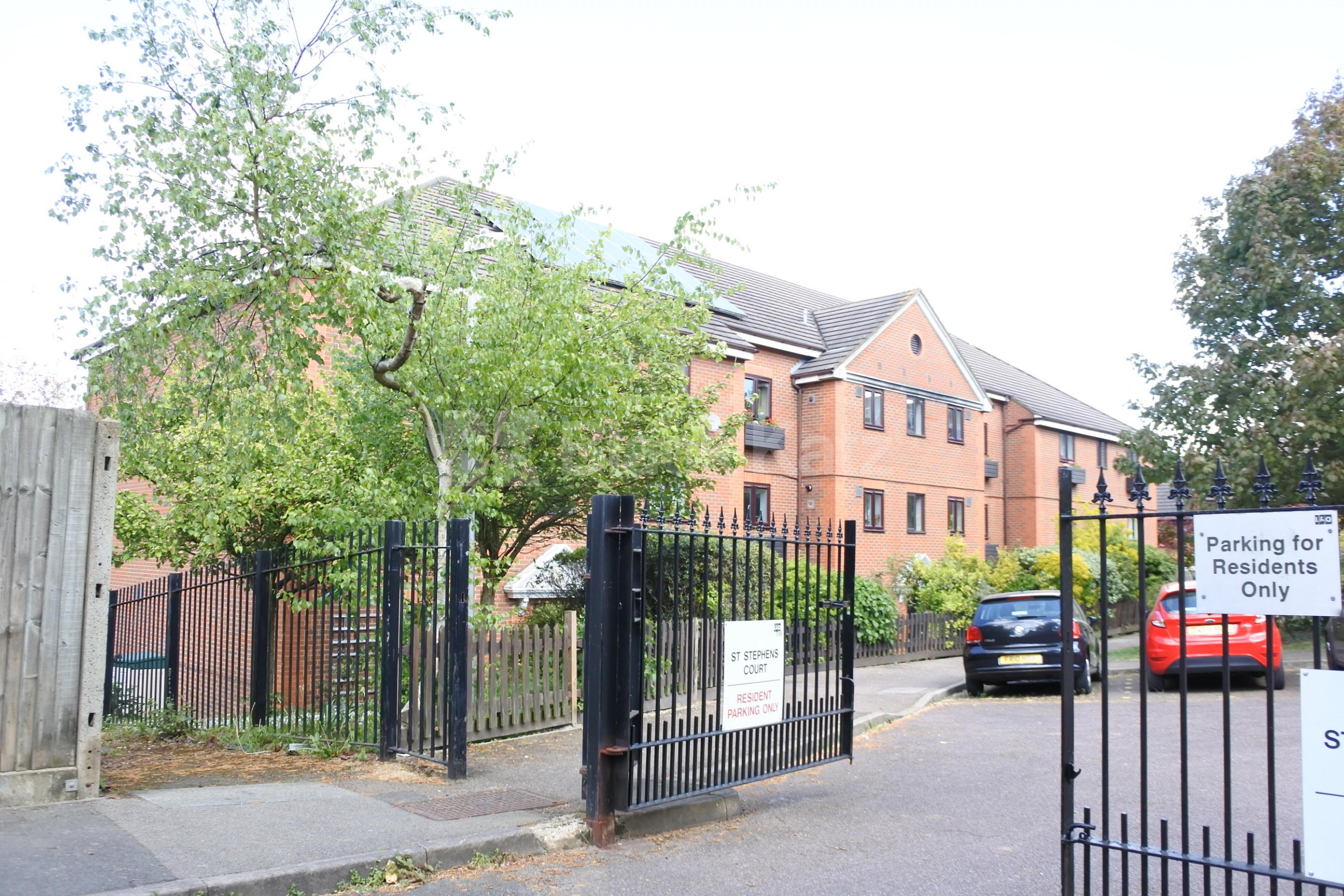 			Fantastic One Bed With OSP !, 1 Bedroom, 1 bath, 1 reception Apartment			 Mayfield Road, Crouch End N8