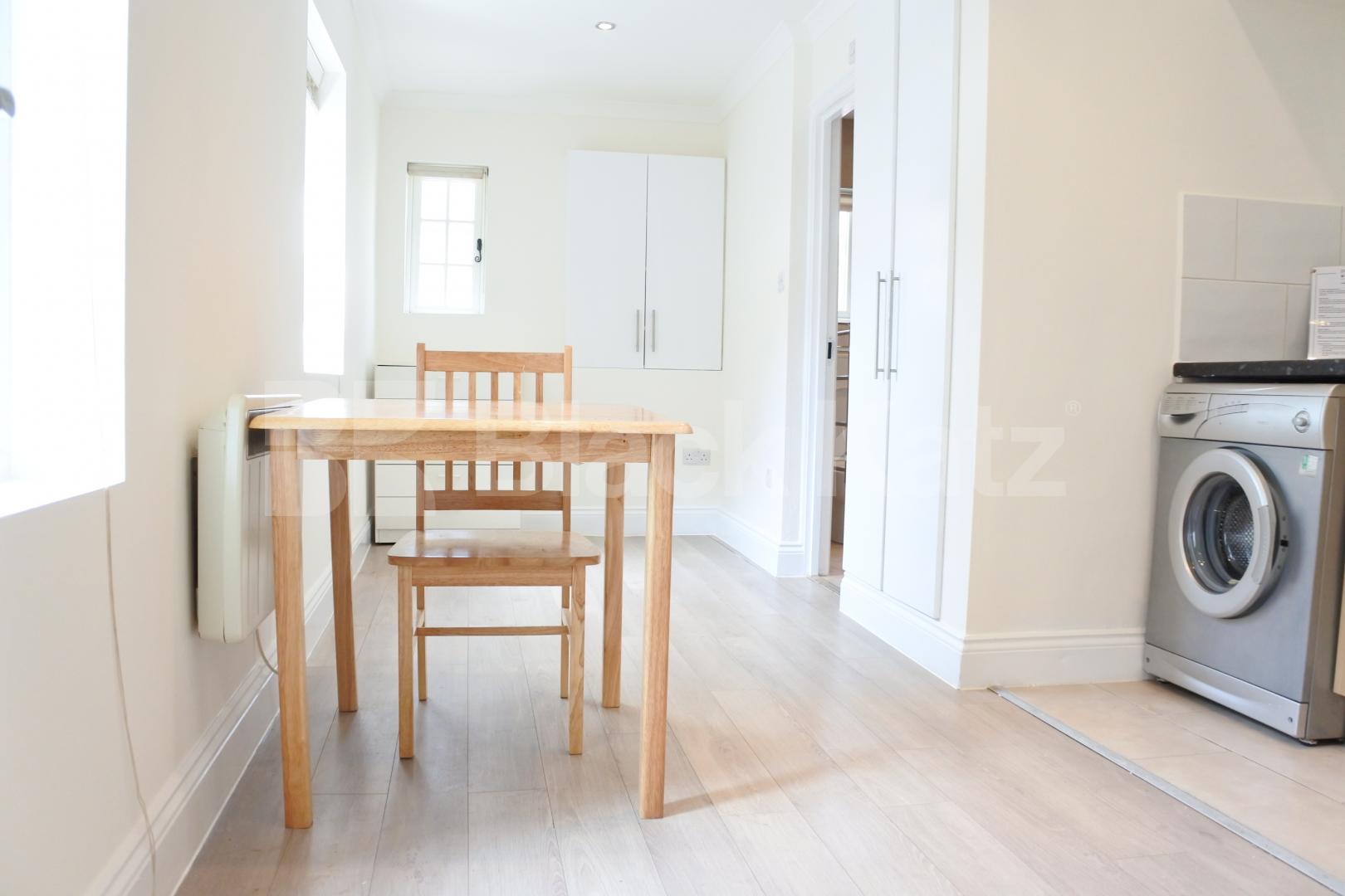 			Studio Apartment, 1 bath, 1 reception Studio			 Hornsey High Street, Hornsey
