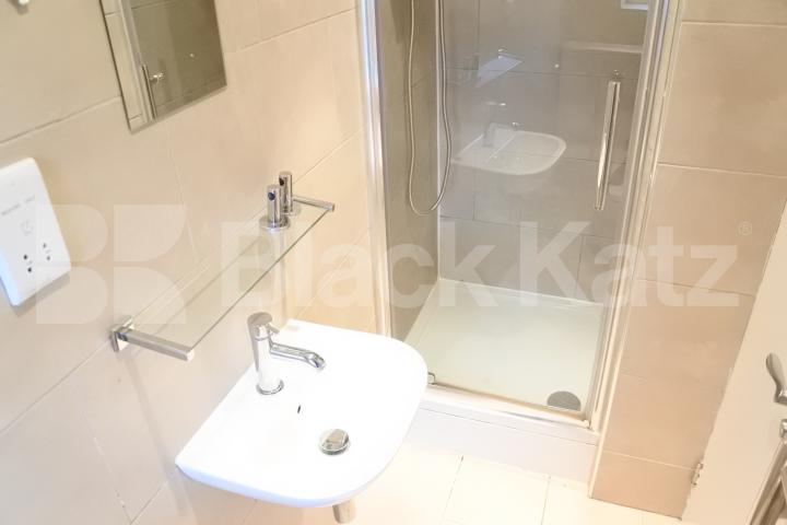 			Studio Apartment, 1 bath, 1 reception Studio			 Hornsey High Street, Hornsey