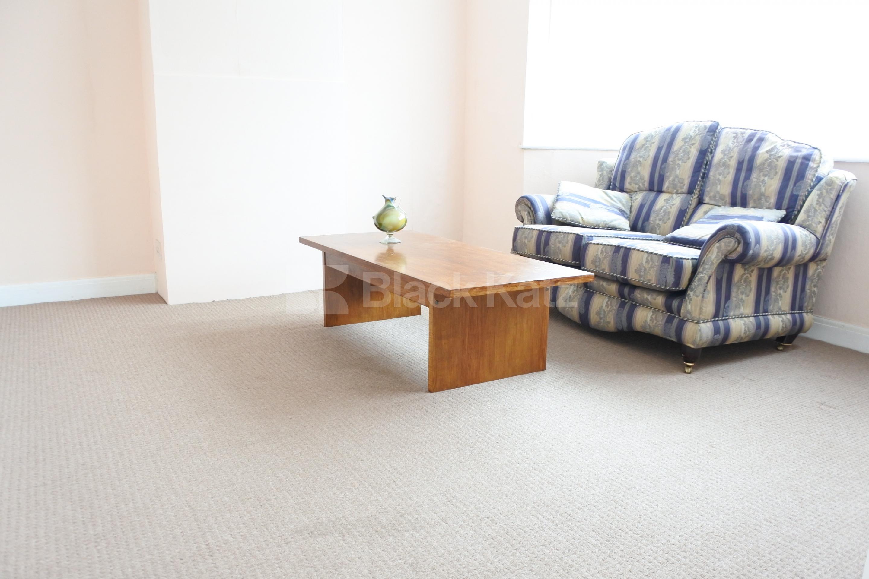 			Newly Refurbished Four Bedroom House !, 4 Bedroom, 1 bath, 1 reception End Terraced House			 Oakleigh Road North, Whetstone N20