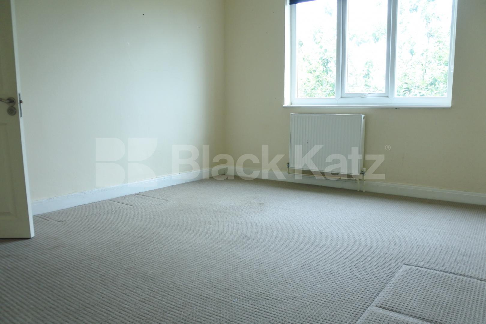 			Newly Refurbished Four Bedroom House !, 4 Bedroom, 1 bath, 1 reception End Terraced House			 Oakleigh Road North, Whetstone