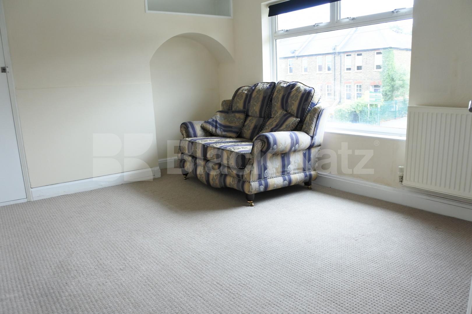 			Newly Refurbished Four Bedroom House !, 4 Bedroom, 1 bath, 1 reception End Terraced House			 Oakleigh Road North, Whetstone