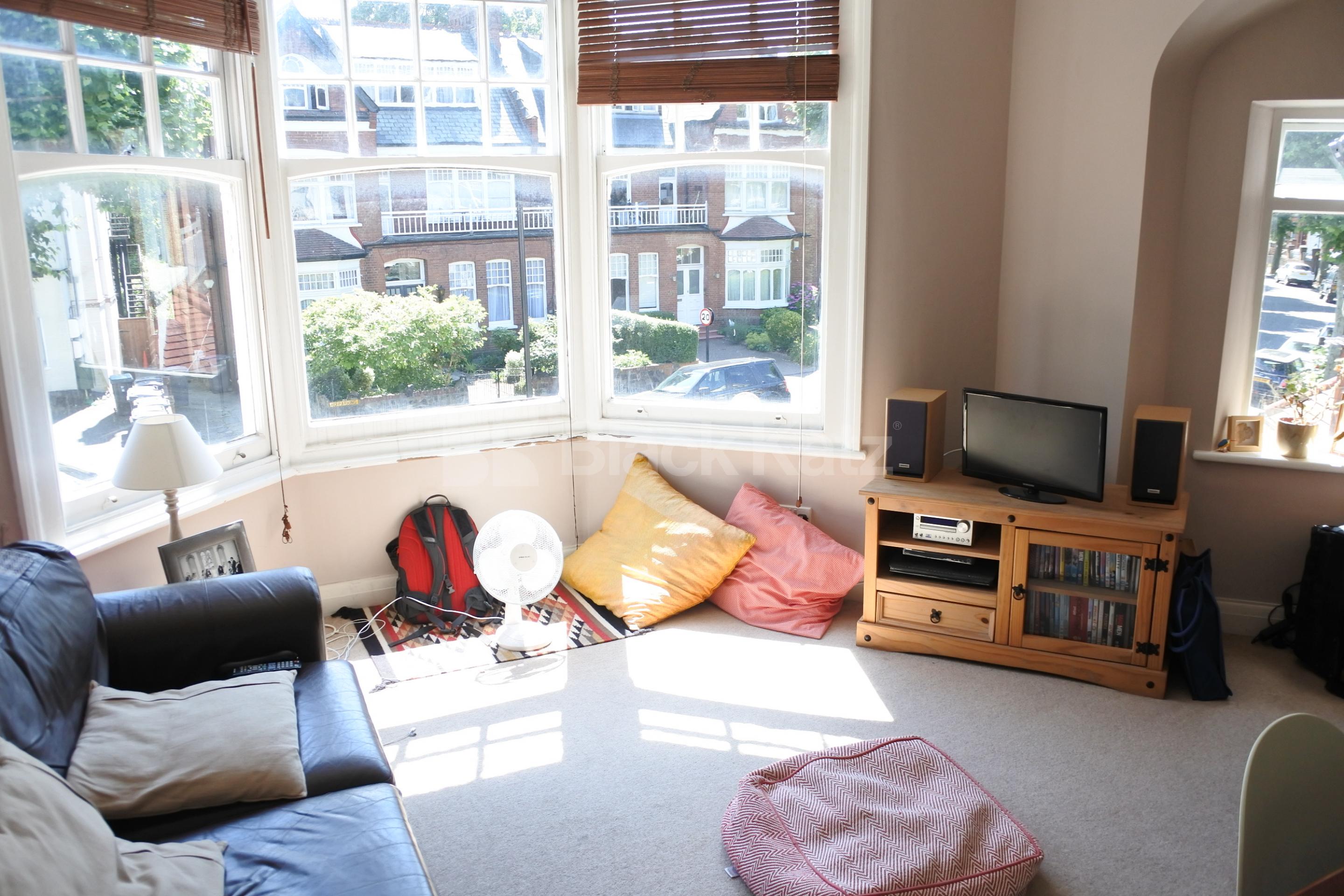 			1 Bedroom, 1 bath, 1 reception Apartment			 Princes Avenue, Muswell Hill N10