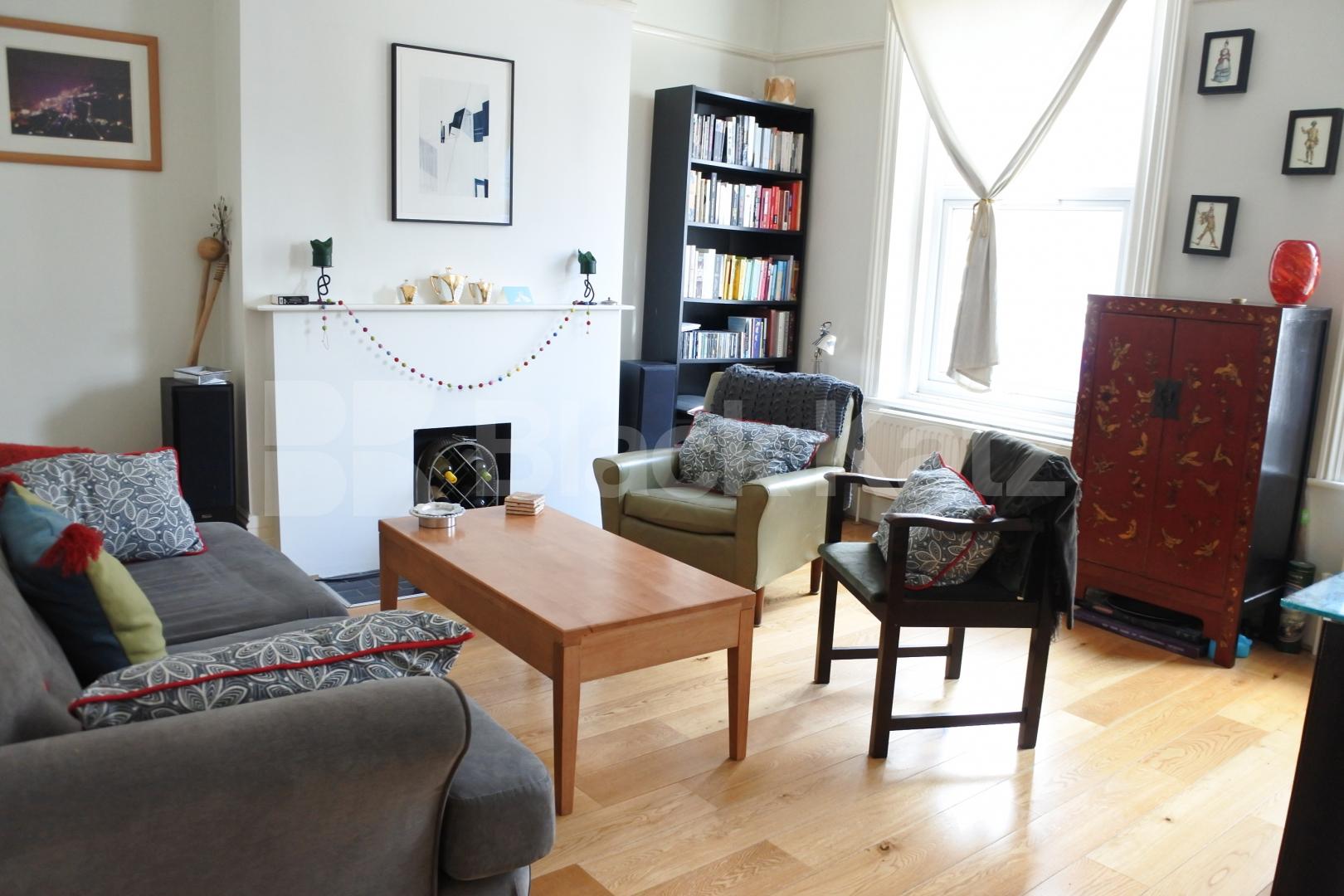 			Stunning 2 bedroom flat with private outdoor space, 2 Bedroom, 1 bath, 1 reception Apartment			 Park Road , Crouch End