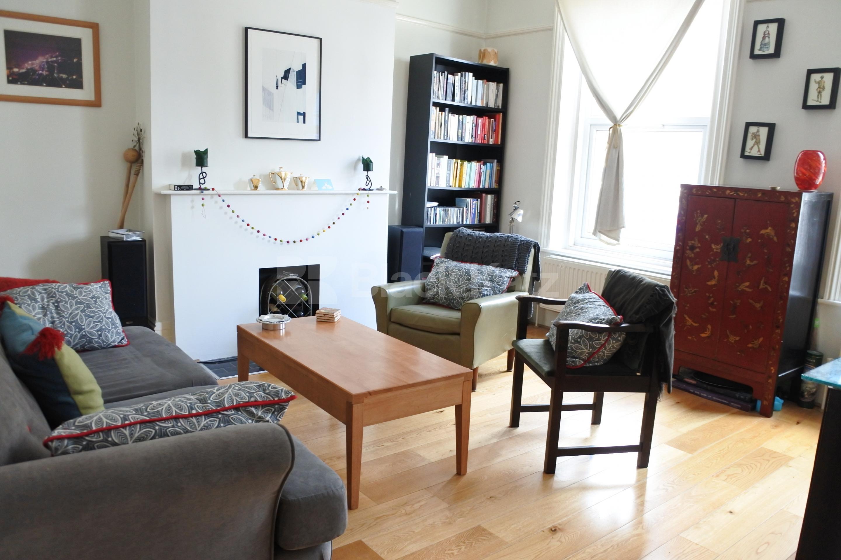 			Stunning 2 bedroom flat with private outdoor space, 2 Bedroom, 1 bath, 1 reception Apartment			 Park Road , Crouch End N8