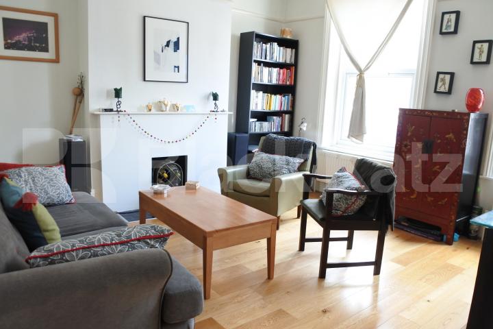 			Stunning 2 bedroom flat with private outdoor space, 2 Bedroom, 1 bath, 1 reception Apartment			 Park Road , Crouch End