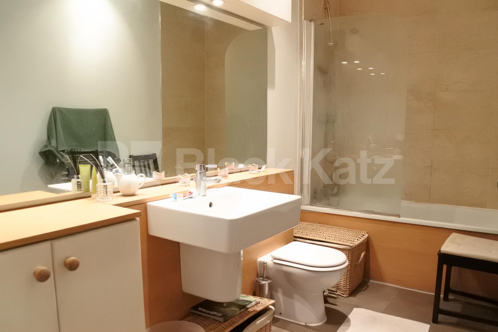 			Stunning 2 bedroom flat with private outdoor space, 2 Bedroom, 1 bath, 1 reception Apartment			 Park Road , Crouch End