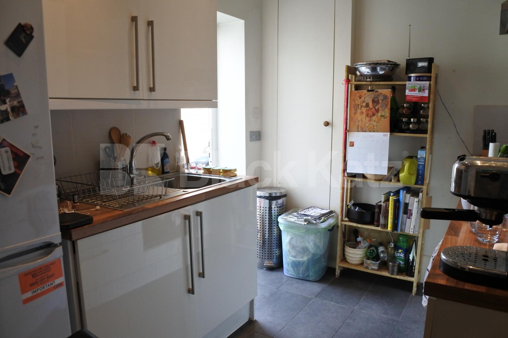 			Stunning 2 bedroom flat with private outdoor space, 2 Bedroom, 1 bath, 1 reception Apartment			 Park Road , Crouch End