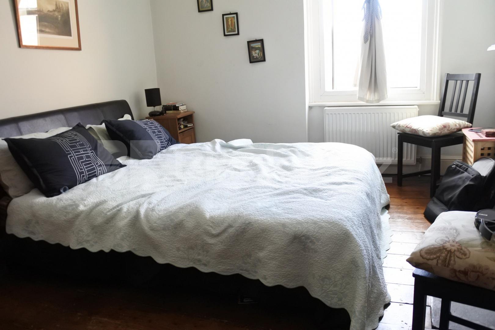 			Stunning 2 bedroom flat with private outdoor space, 2 Bedroom, 1 bath, 1 reception Apartment			 Park Road , Crouch End