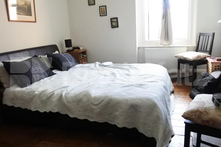 			Stunning 2 bedroom flat with private outdoor space, 2 Bedroom, 1 bath, 1 reception Apartment			 Park Road , Crouch End