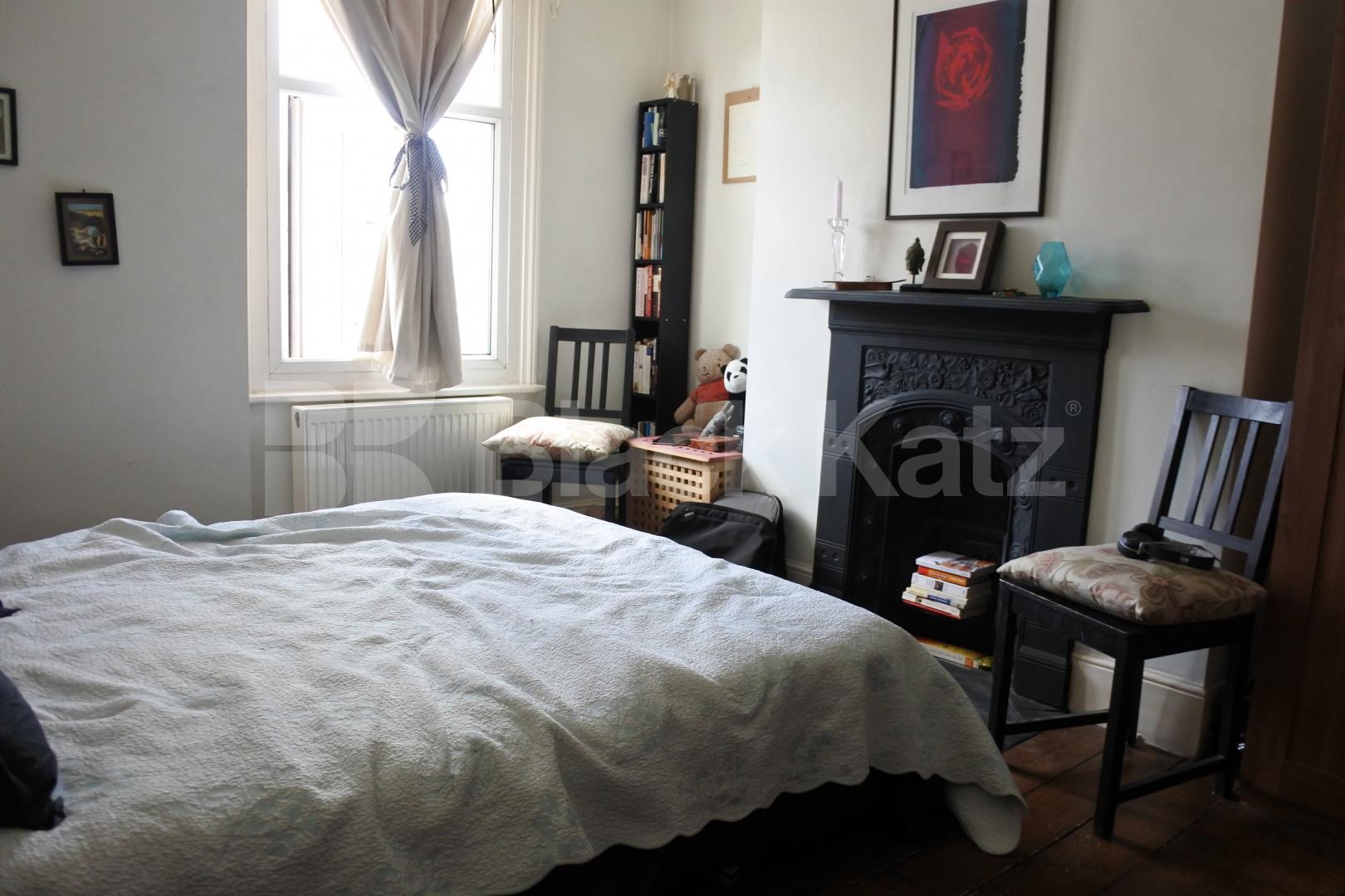 			Stunning 2 bedroom flat with private outdoor space, 2 Bedroom, 1 bath, 1 reception Apartment			 Park Road , Crouch End