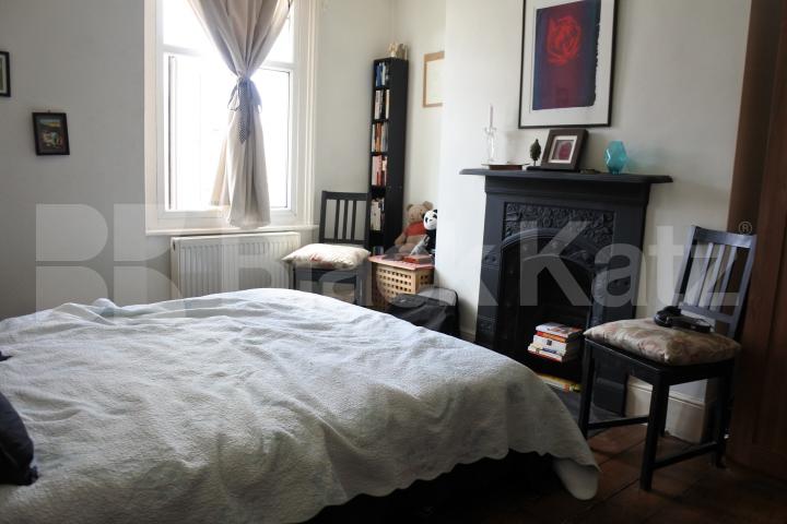 			Stunning 2 bedroom flat with private outdoor space, 2 Bedroom, 1 bath, 1 reception Apartment			 Park Road , Crouch End