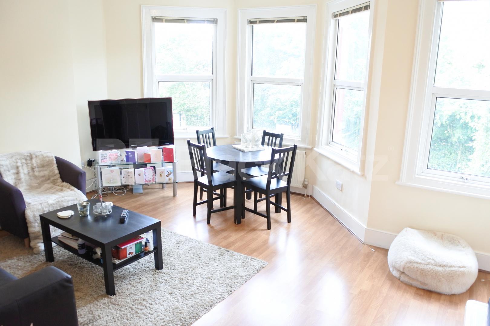 spacious well presented 2 bedroom flat a short walk to a piccadilly line  Frobisher Road, Harringay 