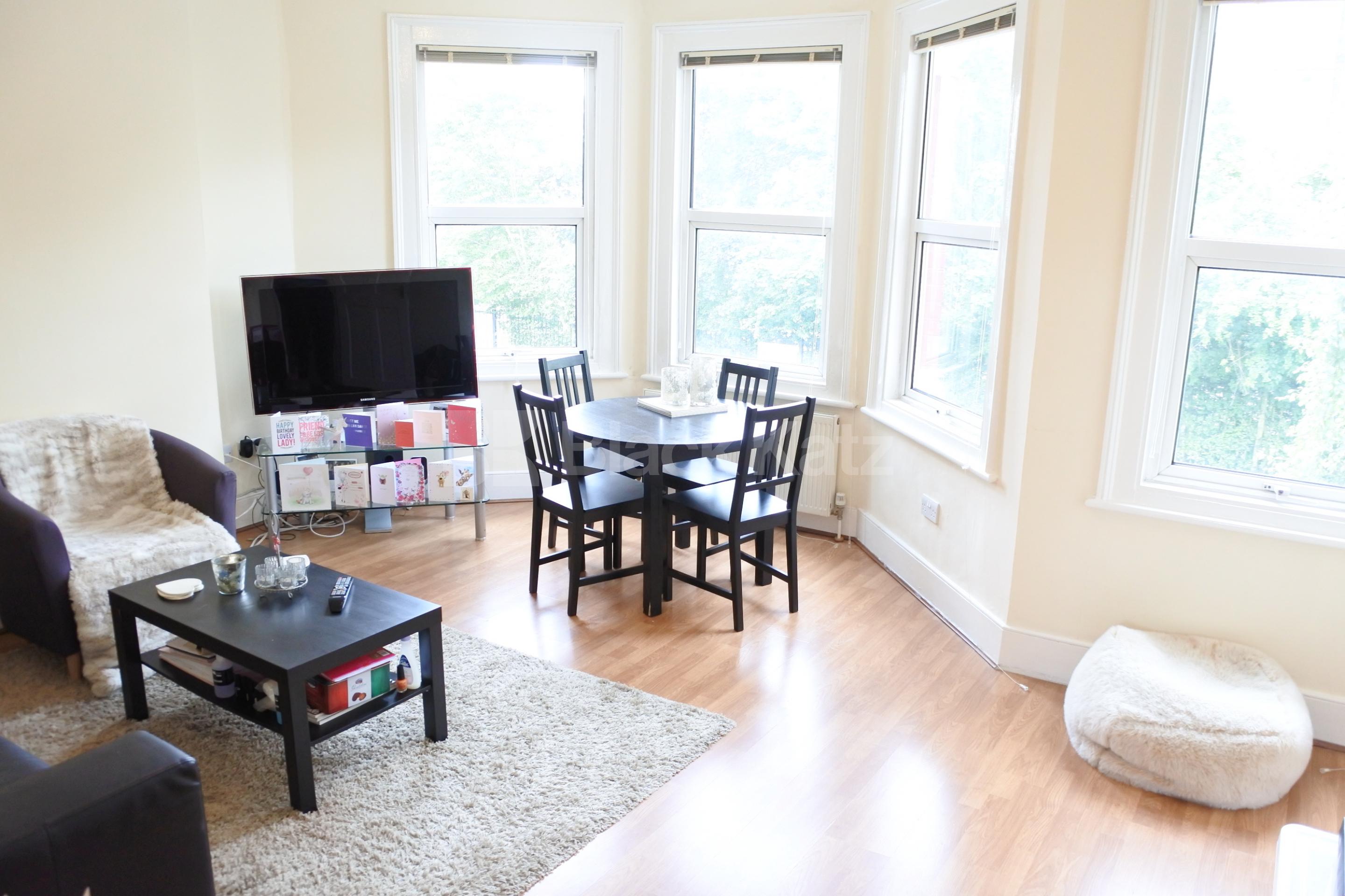 spacious well presented 2 bedroom flat a short walk to a piccadilly line  Frobisher Road, Harringay  N8