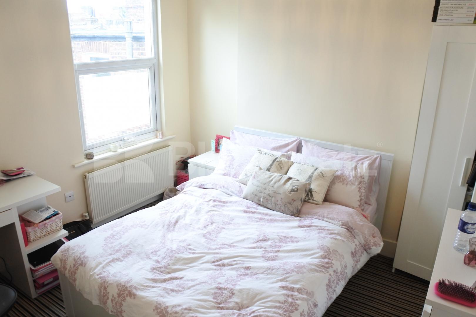 spacious well presented 2 bedroom flat a short walk to a piccadilly line  Frobisher Road, Harringay 