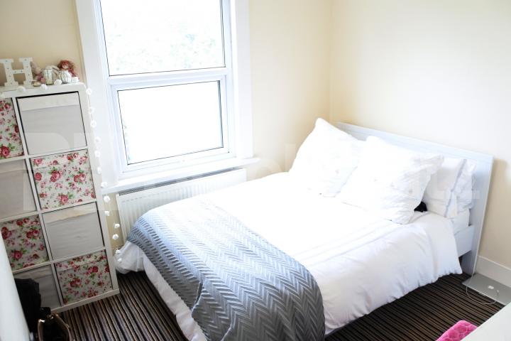 spacious well presented 2 bedroom flat a short walk to a piccadilly line  Frobisher Road, Harringay 