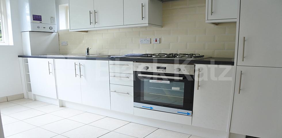 			2 Bedroom, 1 bath, 1 reception Flat			 Sydney Road, MUSWELL HILL N10