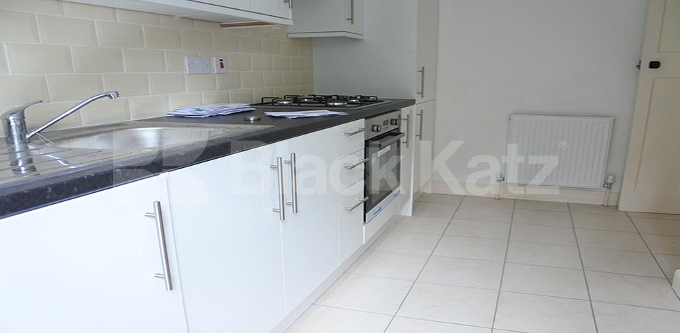 			2 Bedroom, 1 bath, 1 reception Flat			 Sydney Road, MUSWELL HILL N10