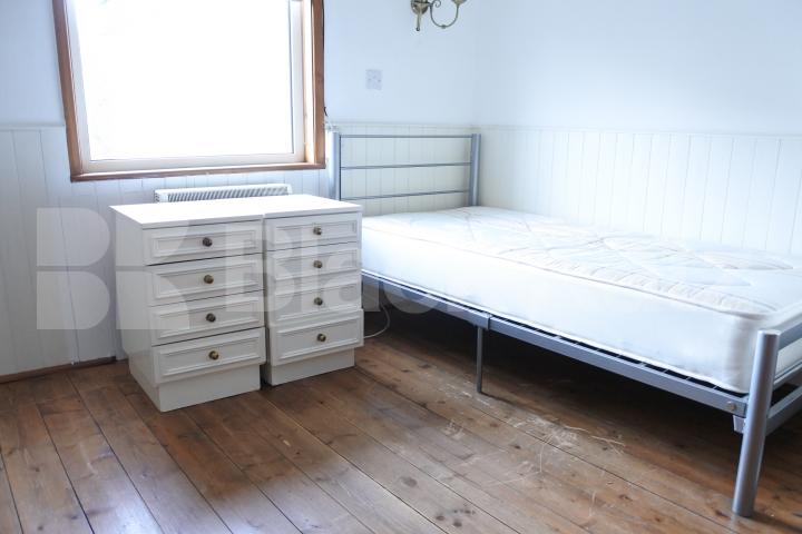 			4 Bedroom, 1 bath, 1 reception House			 Park Road, Crouch End