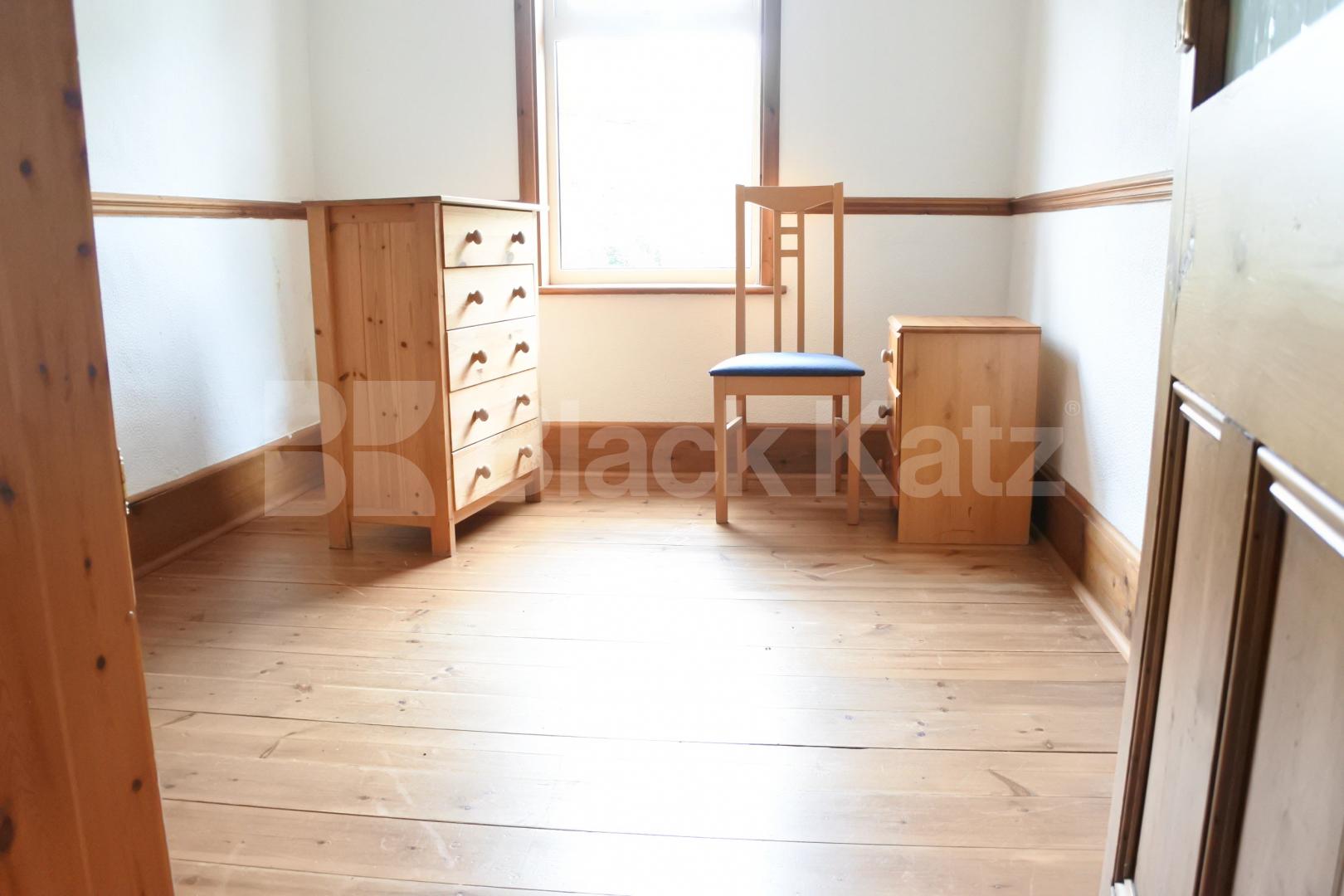 			4 Bedroom, 1 bath, 1 reception House			 Park Road, Crouch End