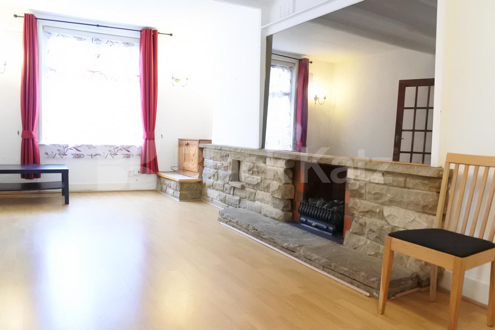 			4 Bedroom, 1 bath, 1 reception House			 Park Road, Crouch End