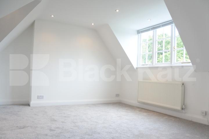 			Amazing 4 Bedroom House on Premier Road !, 4 Bedroom, 1 bath, 1 reception House			 Gurney Drive , East Finchley 