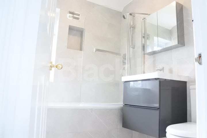 			Amazing 4 Bedroom House on Premier Road !, 4 Bedroom, 1 bath, 1 reception House			 Gurney Drive , East Finchley 