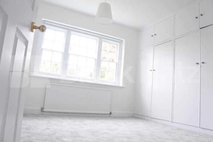 			Amazing 4 Bedroom House on Premier Road !, 4 Bedroom, 1 bath, 1 reception House			 Gurney Drive , East Finchley 