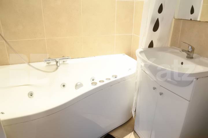 			Includes Council Tax, 2 Bedroom, 1 bath, 1 reception Flat			 Broadway Parade , Crouch End