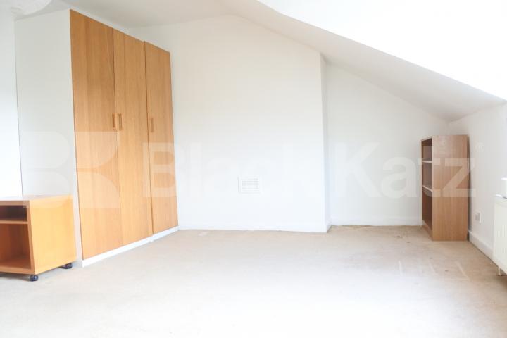 			Includes Council Tax, 2 Bedroom, 1 bath, 1 reception Flat			 Broadway Parade , Crouch End