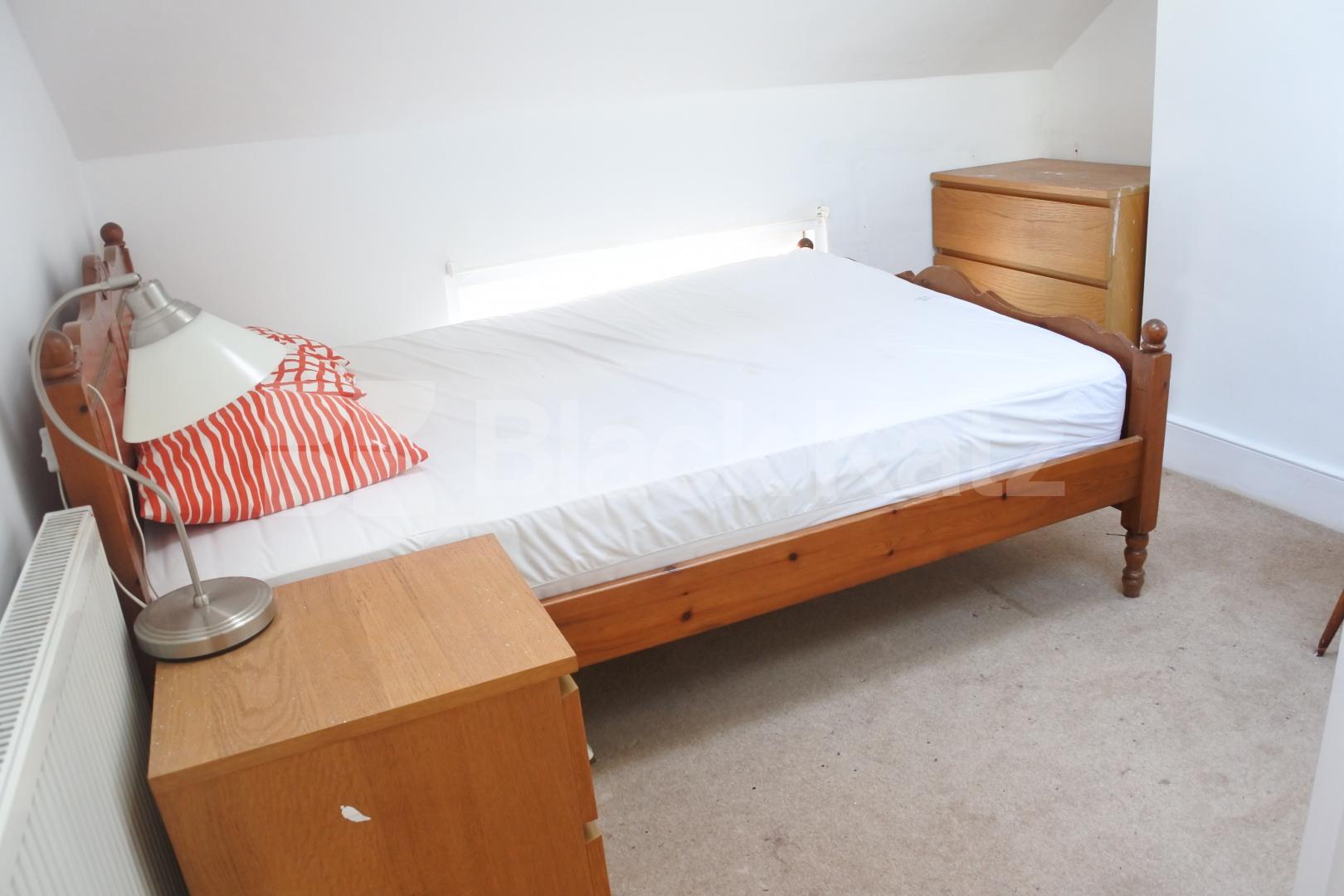 			Includes Council Tax, 2 Bedroom, 1 bath, 1 reception Flat			 Broadway Parade , Crouch End